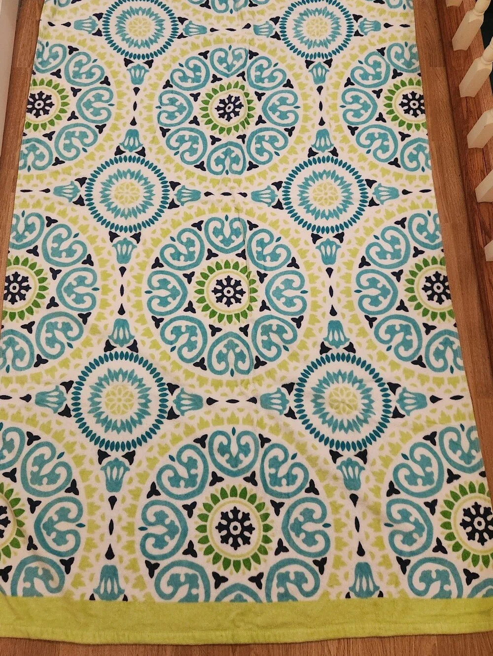 Cynthia Rowley Waverly Solar Flair Vibrant Pattern Beach Towel